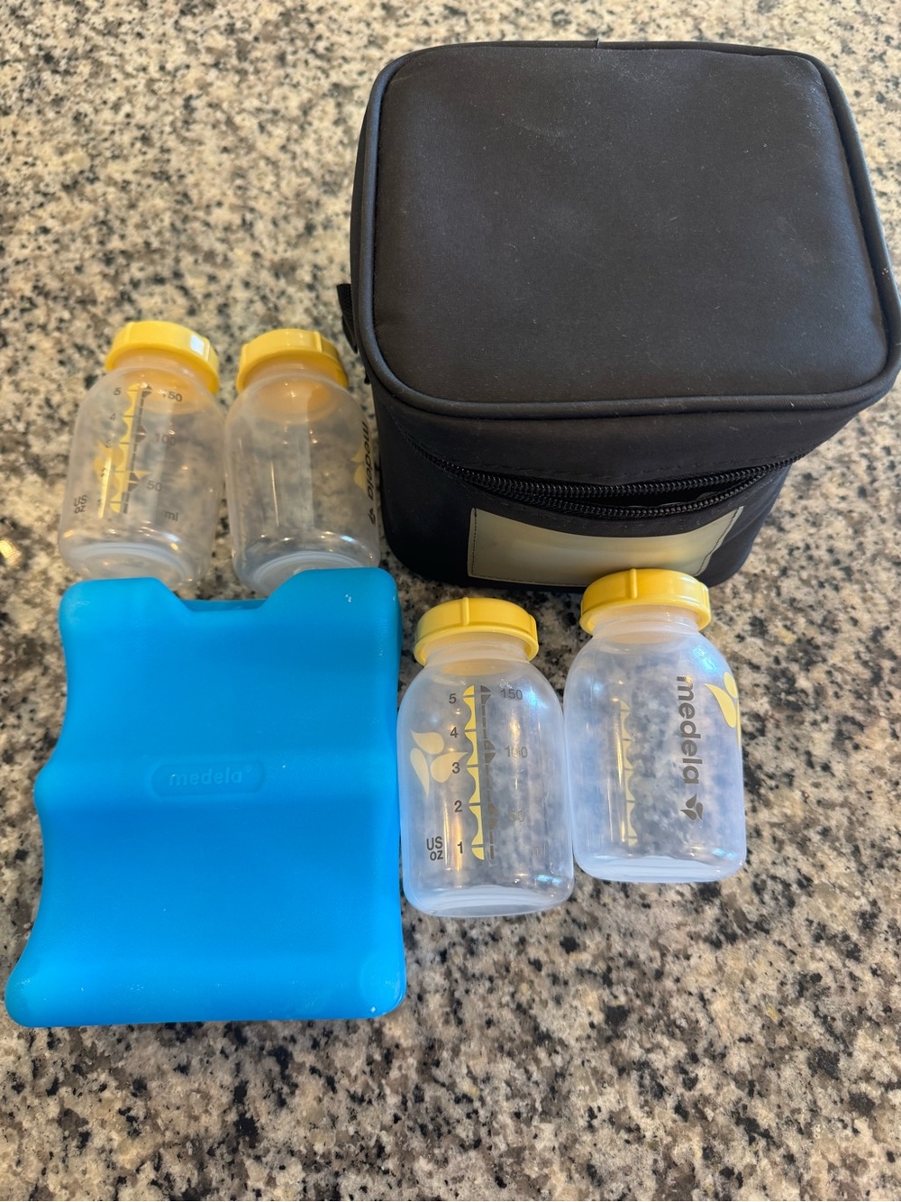 Medela Breast Milk Cooler Set + Ice Pack & 4 5oz Storage Bottles